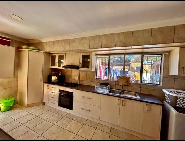 2 BEDROOM HOUSE FOR SALE IN VANDERBIJLPARK CW 6